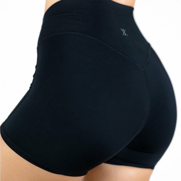 Free Spirit Outlet Defy Shorts - Picture 1 of 3